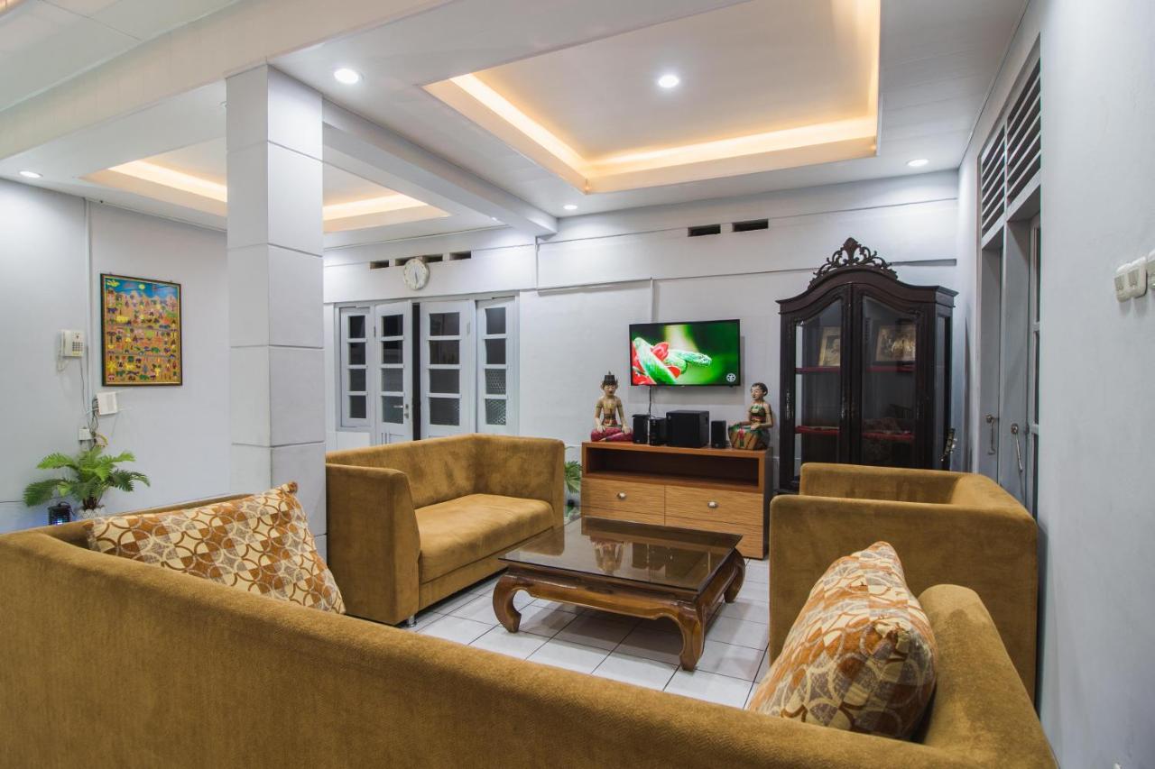 Ndalem Sarengat Apartment ยอกยาการ์ตา ภายนอก รูปภาพ