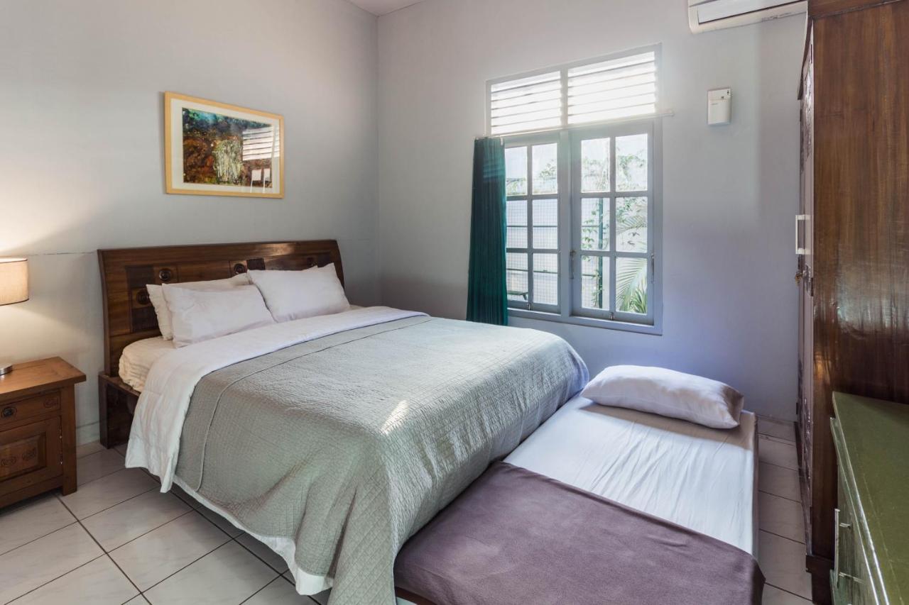Ndalem Sarengat Apartment ยอกยาการ์ตา ภายนอก รูปภาพ