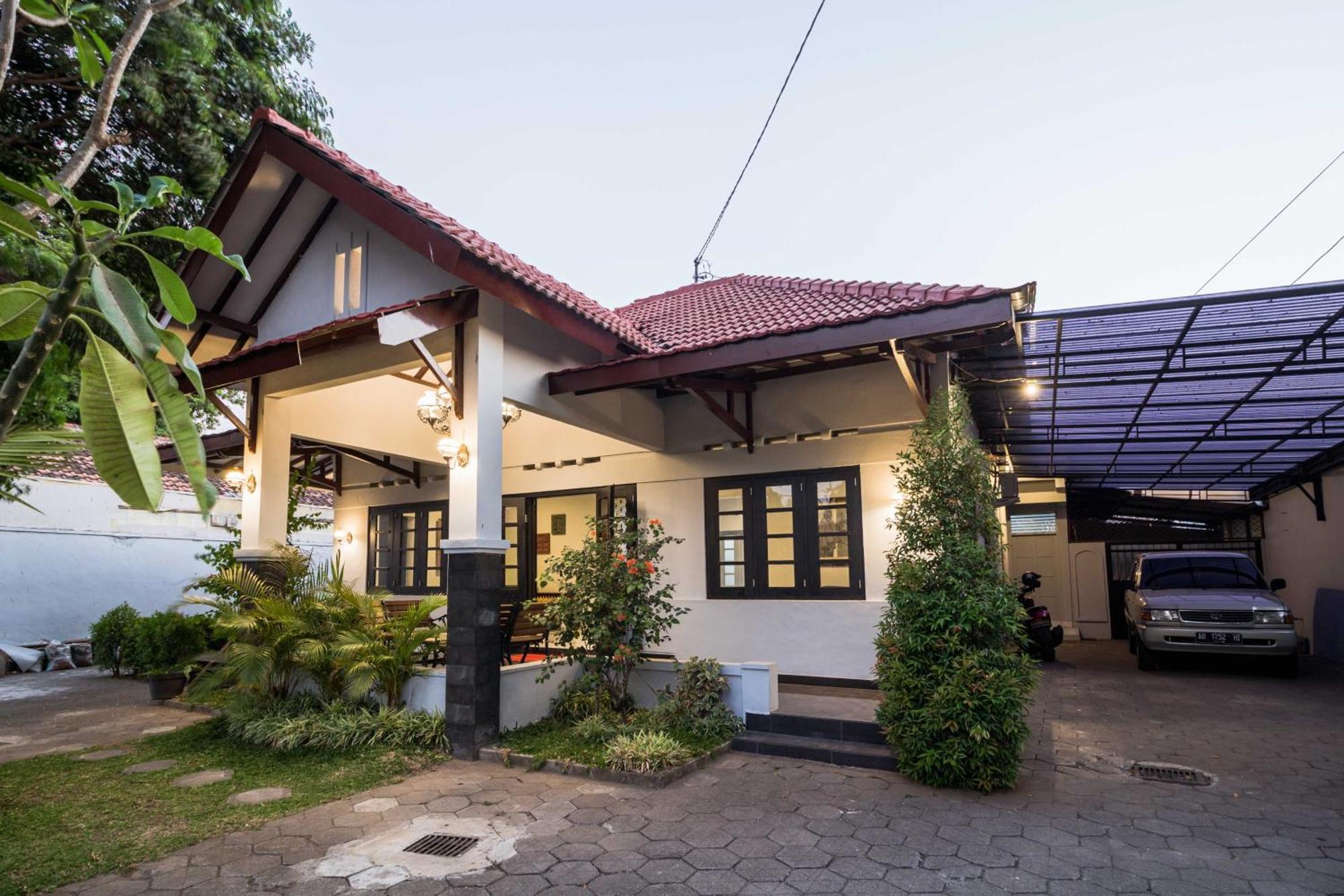 Ndalem Sarengat Apartment ยอกยาการ์ตา ภายนอก รูปภาพ
