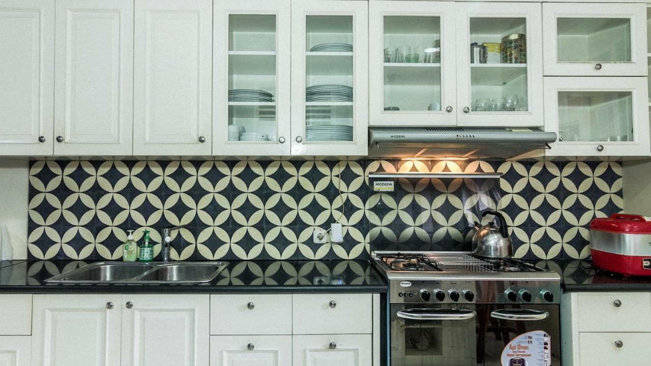 Ndalem Sarengat Apartment ยอกยาการ์ตา ภายนอก รูปภาพ