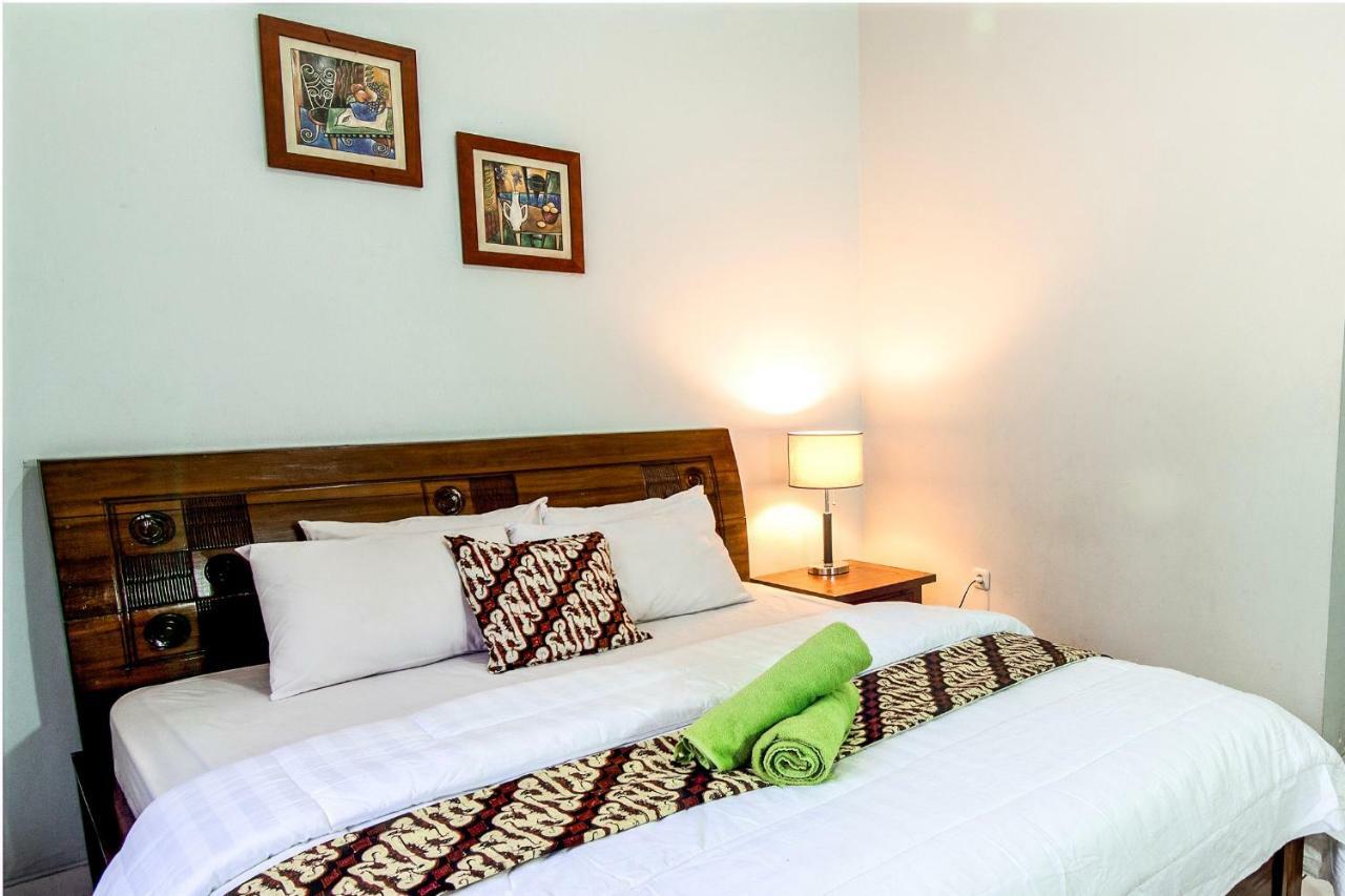 Ndalem Sarengat Apartment ยอกยาการ์ตา ภายนอก รูปภาพ